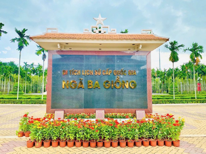 Lãnh đạo TPHCM dâng hoa, dâng hương các di tích cách mạng nhân kỷ niệm 85 năm Ngày Khởi nghĩa Nam Kỳ- Ảnh 2. Lãnh đạo TPHCM dâng hoa, dâng hương các di tích cách mạng nhân kỷ niệm 85 năm Ngày Khởi nghĩa Nam Kỳ- Ảnh 2.