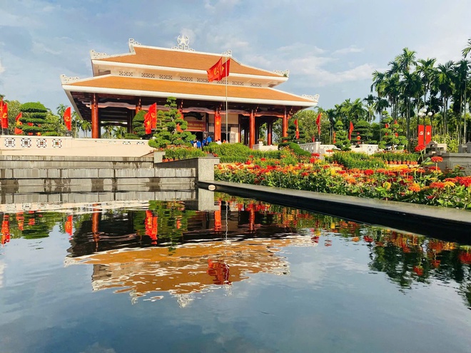 Lãnh đạo TPHCM dâng hoa, dâng hương các di tích cách mạng nhân kỷ niệm 85 năm Ngày Khởi nghĩa Nam Kỳ- Ảnh 3. Lãnh đạo TPHCM dâng hoa, dâng hương các di tích cách mạng nhân kỷ niệm 85 năm Ngày Khởi nghĩa Nam Kỳ- Ảnh 3.