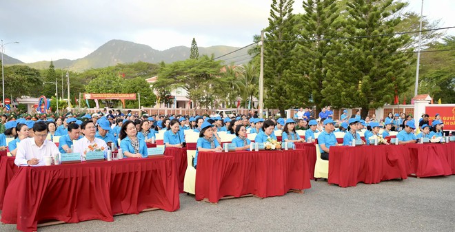 Phát động Chương trình “Vì Côn Đảo xanh - sạch - đẹp”- Ảnh 2. Phát động Chương trình “Vì Côn Đảo xanh - sạch - đẹp”- Ảnh 2.
