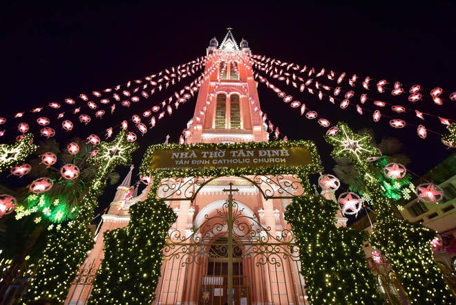 Rộn ràng không khí Giáng sinh tại TPHCM- Ảnh 2.