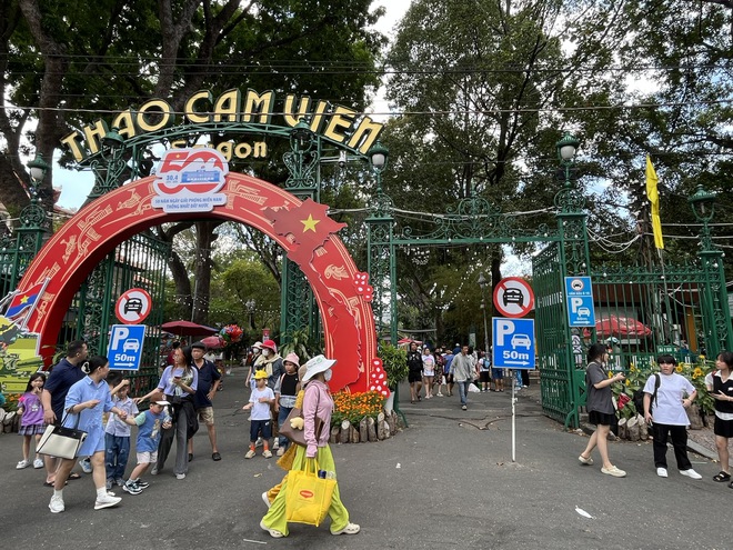 TPHCM: Các di tích lịch sử, điểm du lịch thu hút rất đông du khách đến vui chơi dịp nghỉ lễ- Ảnh 13. TPHCM: Các di tích lịch sử, điểm du lịch thu hút rất đông du khách đến vui chơi dịp nghỉ lễ- Ảnh 13.
