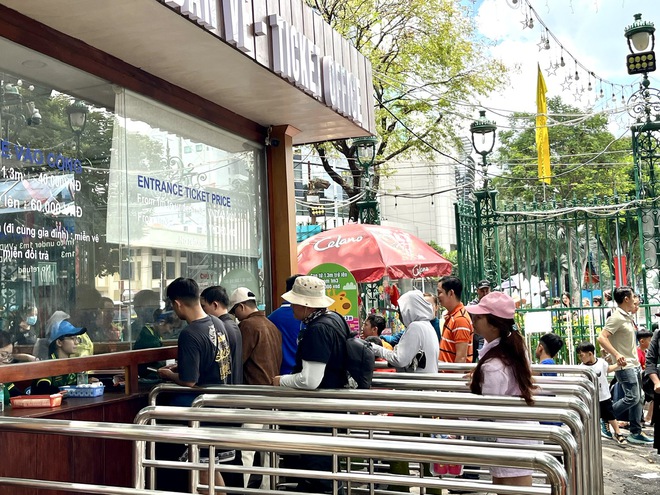 TPHCM: Các di tích lịch sử, điểm du lịch thu hút rất đông du khách đến vui chơi dịp nghỉ lễ- Ảnh 14. TPHCM: Các di tích lịch sử, điểm du lịch thu hút rất đông du khách đến vui chơi dịp nghỉ lễ- Ảnh 14.