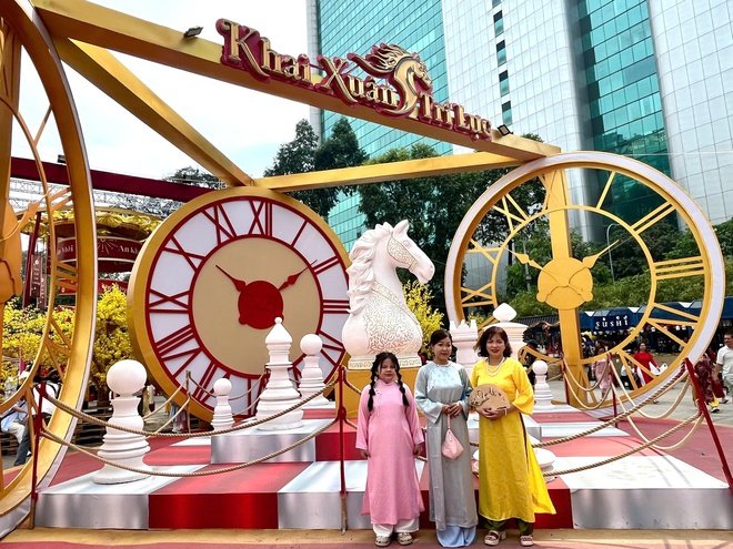 Nhiều hoạt động văn hóa, du xuân trong ngày đầu năm mới- Ảnh 4.