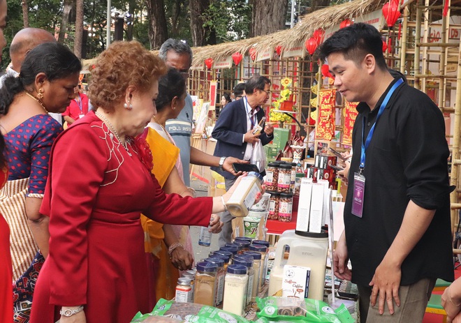 Người Việt Nam ở nước ngoài đóng góp tích cực vào sự phát triển của TPHCM cũng như cả nước- Ảnh 2.