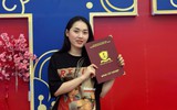 2 nữ sinh Trường ĐH Nguyễn Tất Thành viết đơn xin nhập ngũ