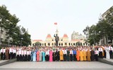 Đại biểu dự Đại hội MTTQ Việt Nam TPHCM dâng hoa tưởng nhớ Chủ tịch Hồ Chí Minh