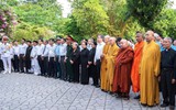 Đoàn đại biểu Ủy ban MTTQ Việt Nam TPHCM dâng hương tưởng niệm các anh hùng liệt sĩ tại Công viên Lê Thị Riêng