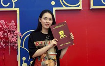 2 nữ sinh Trường ĐH Nguyễn Tất Th&#224;nh viết đơn xin nhập ngũ