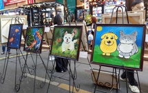 Đường sách TPHCM khai mạc triển lãm tranh của họa sĩ khuyết tật