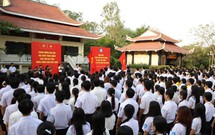 Sinh viên TPHCM chào cờ chào mừng Đại hội XIV của Đảng