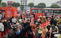 Hàng nghìn người lao động về quê đón Tết trên những chuyến xe miễn phí