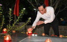 Lãnh đạo TPHCM dâng hương tri ân Anh hùng liệt sĩ tại Nghĩa trang Hàng Dương