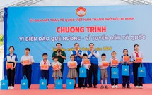 “Trăng thu Biên cương” mang Trung thu ấm áp đến thiếu nhi Côn Đảo