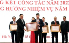 Chủ tịch HĐQT PV GAS Dương Mạnh Sơn đ&#243;n nhận Hu&#226;n chương Lao động hạng Nh&#236;