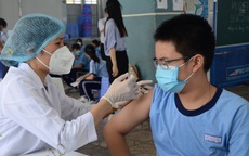 Ng&#224;y 16/4: TPHCM dự kiến ti&#234;m vaccine COVID-19 cho 30.000 học sinh lớp 6