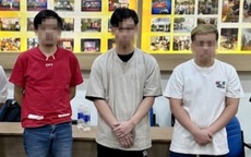 3 người Malaysia bị khởi tố v&#236; tổ chức cho người kh&#225;c ở lại Việt Nam tr&#225;i ph&#233;p