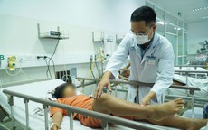 Xuyên đêm cứu chữa cho 3 bệnh nhân nhi nghi ngộ độc Botulinum do ăn giò lụa bán dạo