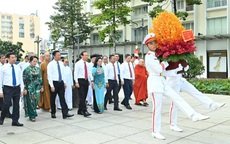 L&#227;nh đạo TPHCM d&#226;ng hoa, d&#226;ng hương tưởng nhớ Chủ tịch Hồ Ch&#237; Minh