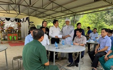 Thăm hỏi, động viên và hỗ trợ gia đình cụ bà 79 tuổi bị nước cuốn trôi trong cơn mưa lớn tối 22/10