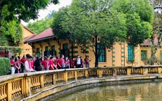 Đo&#224;n c&#225;n bộ tuy&#234;n gi&#225;o, d&#226;n vận, b&#225;o ch&#237;, xuất bản TPHCM bắt đầu h&#224;nh tr&#236;nh về “cội nguồn C&#225;ch mạng”