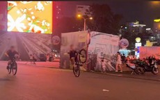 Xử l&#253; vi phạm h&#224;nh ch&#237;nh thanh thiếu ni&#234;n điều khiển xe đạp đi bằng một b&#225;nh