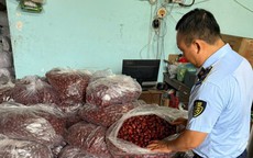 TPHCM: Thu giữ nhiều bánh kẹo, nước giải khát, thực phẩm chức năng… không rõ nguồn gốc