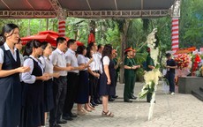 Tổ chức trang trọng lễ tiễn đưa 731 Anh hùng liệt sĩ quy tập tại Công viên Lê Thị Riêng về nơi an nghỉ