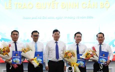 Lãnh đạo TPHCM trao quyết định điều động, bổ nhiệm nhiều cán bộ