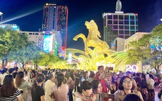 Hơn 1,8 triệu lượt khách tham quan thưởng lãm tại đường hoa Nguyễn Huệ