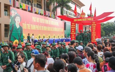Thanh niên TPHCM hăng hái lên đường nhập ngũ