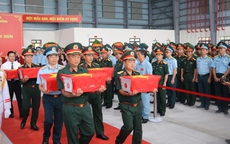 Máy bay quân sự đưa 13.563 mẫu hài cốt liệt sĩ từ TPHCM ra Hà Nội giám định