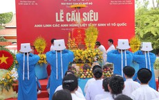 Tín đồ Cao Đài cầu siêu Anh hùng liệt sĩ tại Công viên Lê Thị Riêng