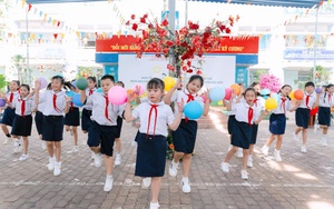Học sinh lớp 1, 9 v&#224; 12 tại TPHCM tựu trường năm học mới 2025 - 2026