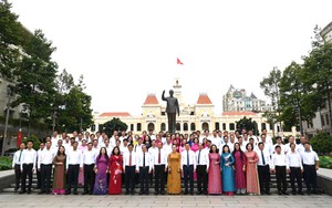 Lãnh đạo TPHCM dâng hoa nhân kỷ niệm 80 năm Ngày Quốc khánh 2/9