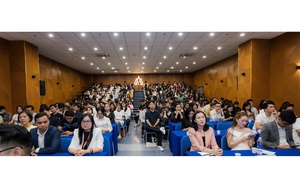 Trao hơn 400 triệu đồng học bổng cho sinh viên, tân sinh viên chương trình Cử nhân trực tuyến HSU tại Lễ Khai giảng