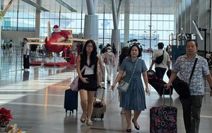Ngày cuối kỳ nghỉ Tết Dương lịch 2026, sân bay Tân Sơn Nhất khai thác 809 chuyến bay