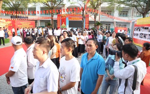 Hàng triệu cử tri TPHCM nô nức đi bầu cử sáng 15/3