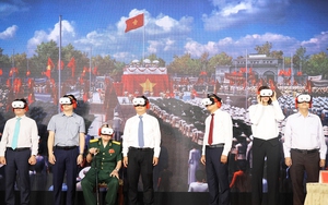 Trải nghiệm thời khắc Bác Hồ đọc Tuyên ngôn Độc qua thực tế ảo tại Dinh Độc Lập