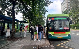 Tăng cường 13 xe buýt 80 chỗ phục vụ sinh viên Đại học Quốc gia TPHCM giờ cao điểm