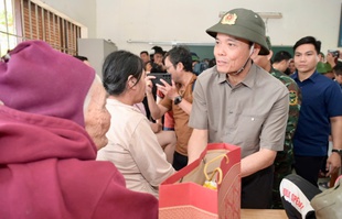 H&#224;ng triệu người d&#226;n Th&#224;nh phố c&#249;ng hướng về đồng b&#224;o v&#249;ng lũ miền Trung