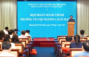 Đo&#224;n c&#225;n bộ tuy&#234;n gi&#225;o - d&#226;n vận, b&#225;o ch&#237; - xuất bản TPHCM “Hướng về cội nguồn c&#225;ch mạng”