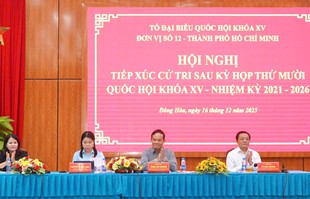 Bí thư Thành ủy TPHCM và các đại biểu Quốc hội tiếp xúc cử tri phường Đông Hòa
