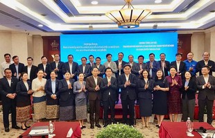 Trao đổi kinh nghiệm phát triển giữa TPHCM và tỉnh Houaphanh