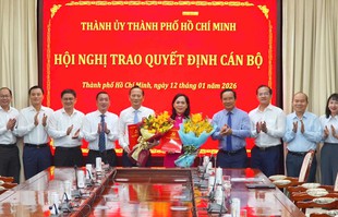 Ban Thường vụ Thành ủy công bố quyết định về công tác cán bộ với 2 Thành ủy viên