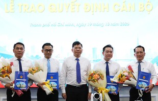 Lãnh đạo TPHCM trao quyết định điều động, bổ nhiệm nhiều cán bộ