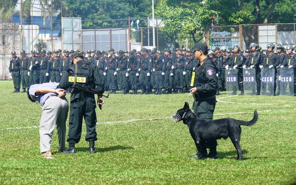 TPHCM ra mắt Trung đoàn Cảnh sát cơ động dự bị chiến đấu