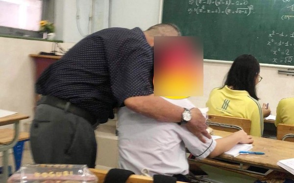 Đình chỉ dạy học giáo viên bị tố quấy rối nữ sinh