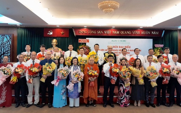 Hội Liên lạc với người Việt Nam ở nước ngoài TPHCM có chủ tịch mới