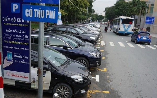 Dừng thu phí sử dụng vỉa hè, lòng đường trên địa bàn Thành phố