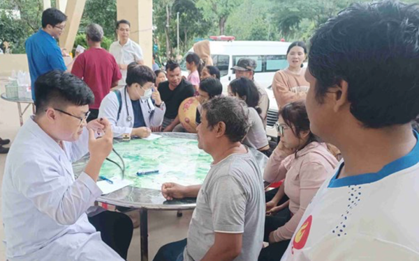 Hơn 100 y, bác sĩ TPHCM chi viện ngành y tế tỉnh Đắk Lắk